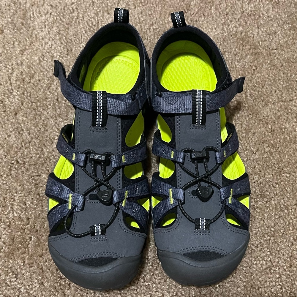 New Keen Men Sandal Size 8 Gray Lime Green Black Washable Water Light Youth